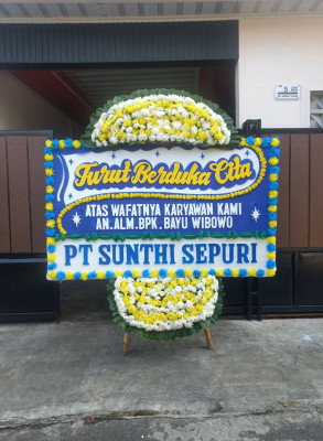 Papan Bunga Duka di Pantai Labu