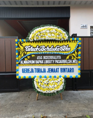 Papan Bunga Duka di Pantai Labu