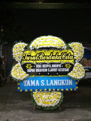Papan Bunga Duka di Pantai Labu